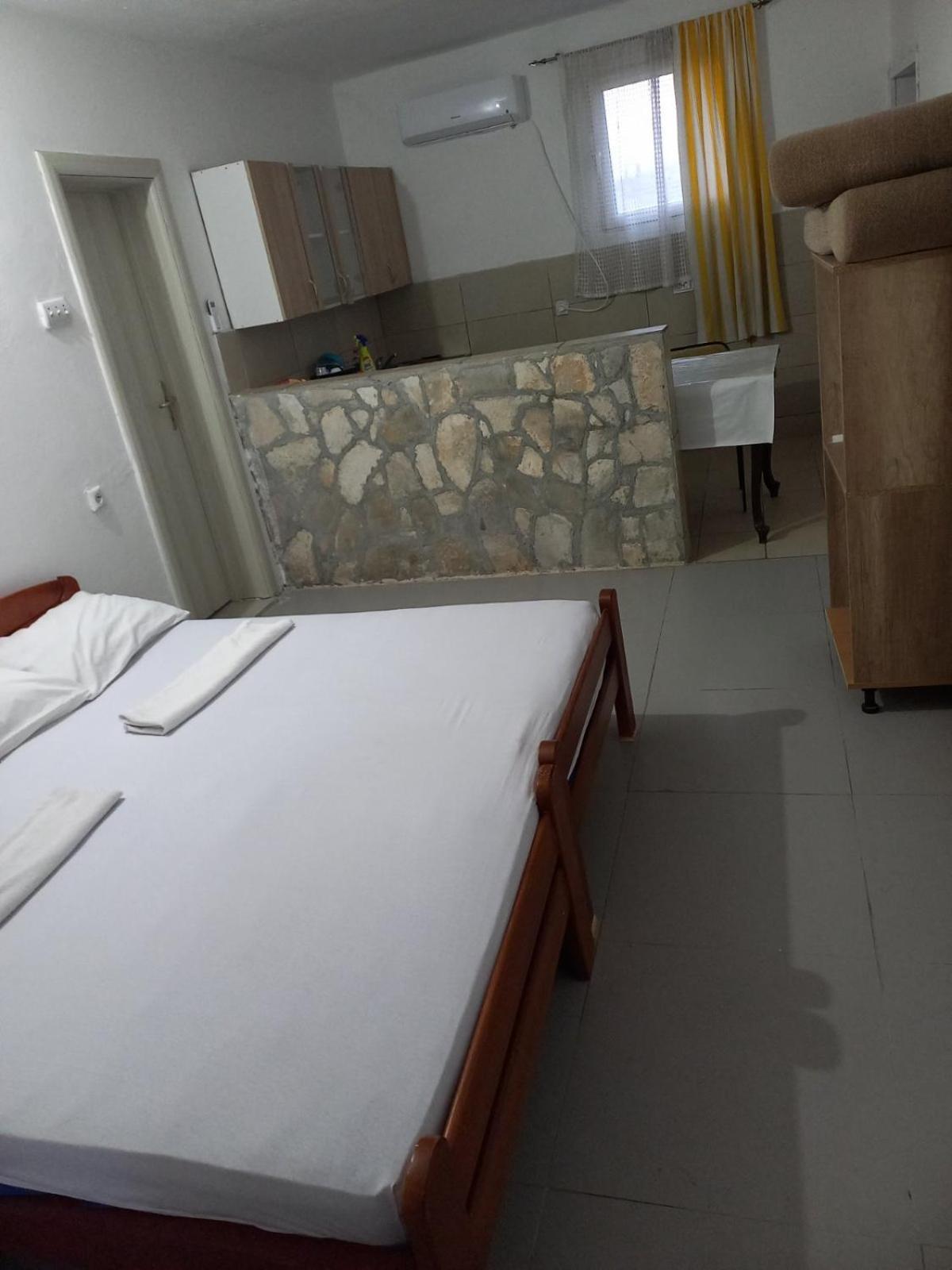 Mitrovici  Traveler'S Rest - Near Podgorica Airport旅舍 外观 照片